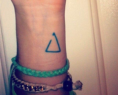 30-small-and-simple-tattoos-for-girls-10