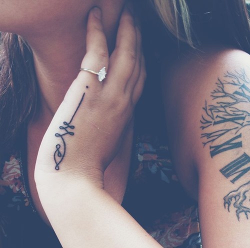 30-small-and-simple-tattoos-for-girls-12