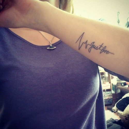 30-small-and-simple-tattoos-for-girls-5