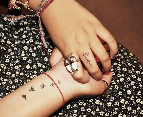 30-small-and-simple-tattoos-for-girls-9