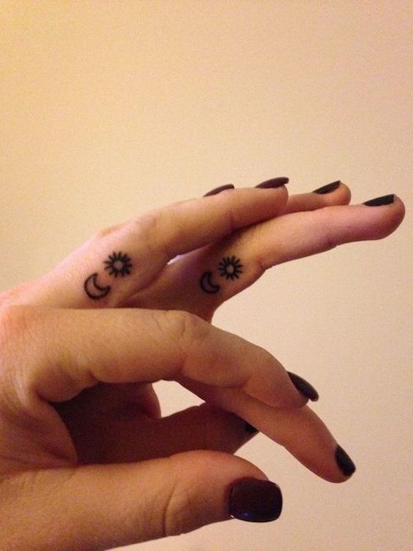 35-finger-tattoo-designs
