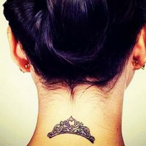 41-back-of-neck-tattoo-designs