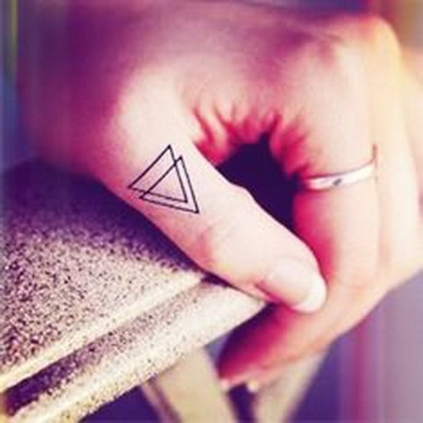 43-finger-tattoo-designs