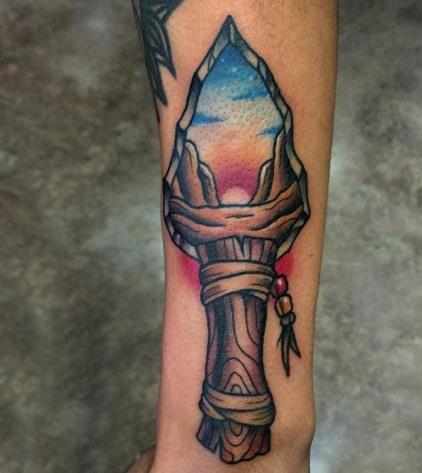 arrowhead-dagger-on-forearm