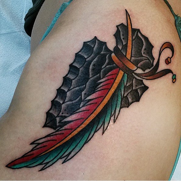 cool-arrowhead-feather-tattoo-on-thigh