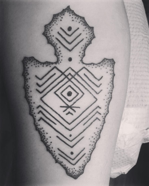 arrowhead-dot-tattoo
