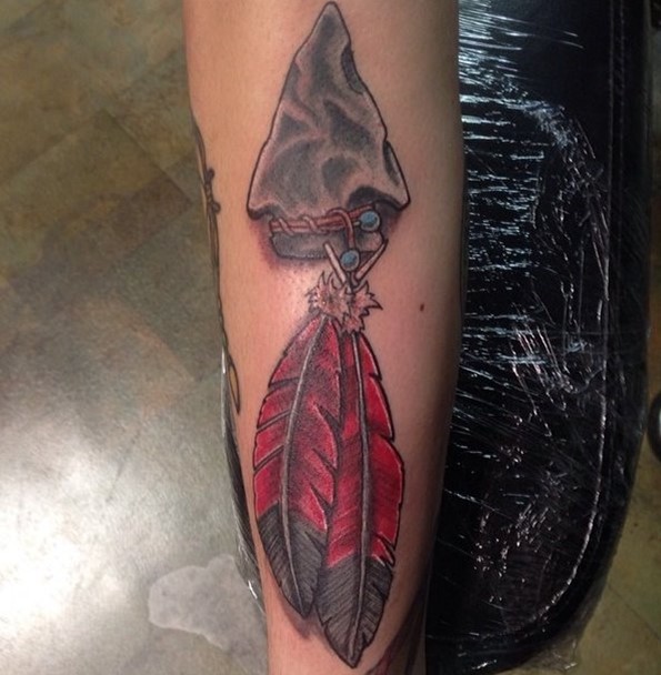 arrowhead-feather-tattoo-with-red-lotus-color