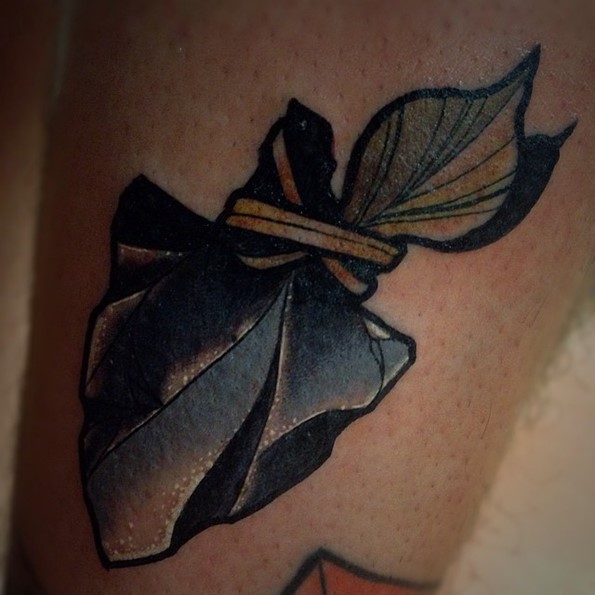 arrowhead-tattoo-white-detail