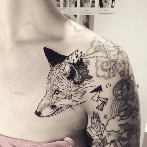 blackwork-fox-tattoo-design-on-shoulder