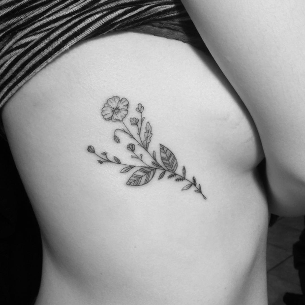 blackwork-side-tattoos-for-girls