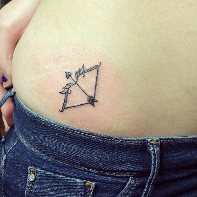 bow-and-arrow-tattoo-on-hip