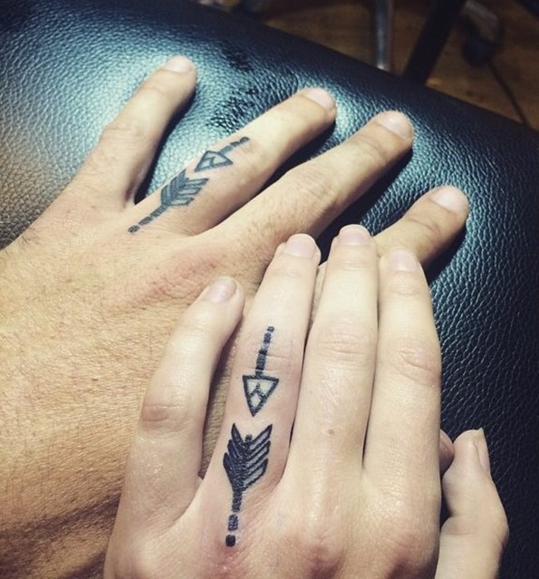 cute-wedding-ring-arrowhead-tattoo