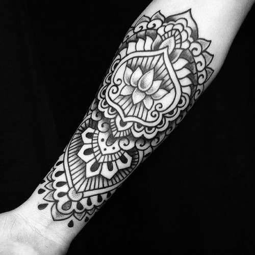 dot-work-lotus-flower-tattoo-sleeve
