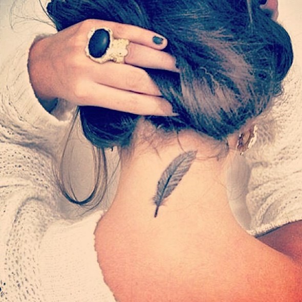 feminine-small-feather-tattoo-design-on-neck