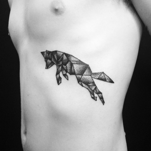 geometric-fox-tattoo-on-rib