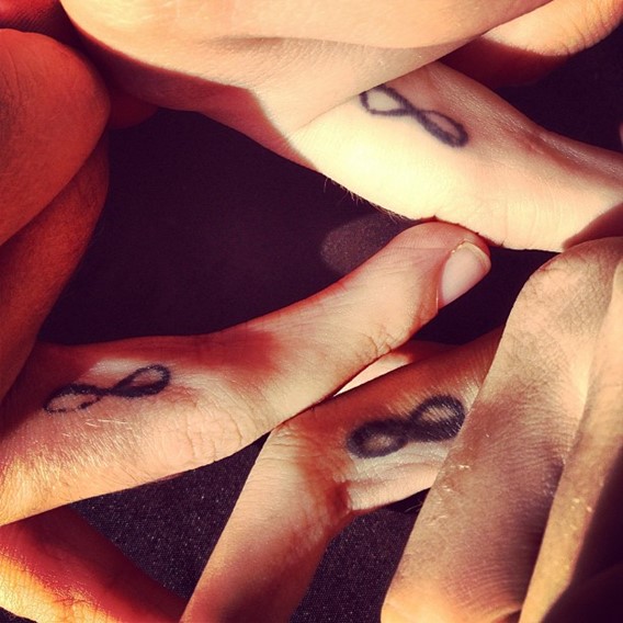 infinity-finger-tattoos-for-sisters