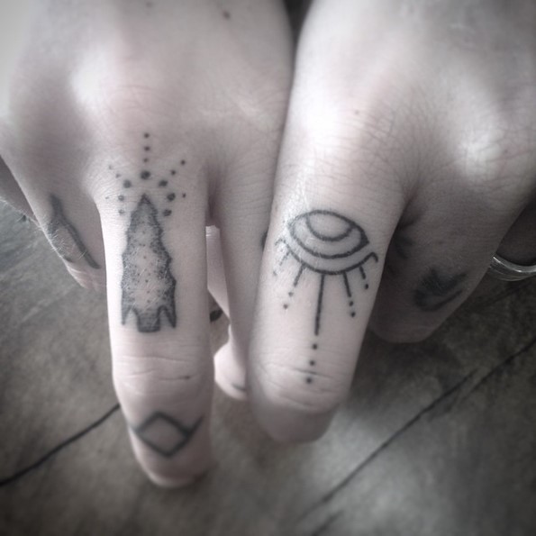 lovely-and-sweet-arrowhead-finger-tattoo