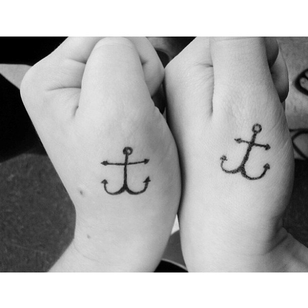 matching-anchor-tattoos-for-best-friends
