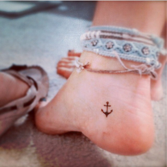small-anchor-tattoos-for-girls