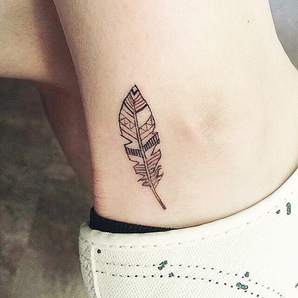 small-feather-ankle-tattoo-designs
