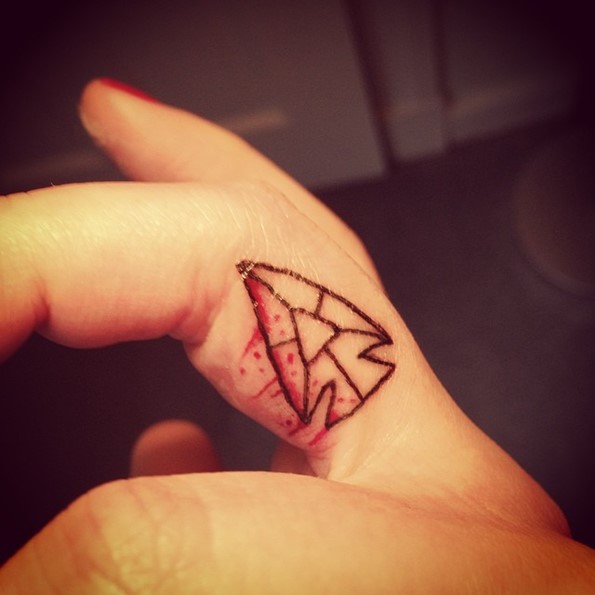 tiny-arrowhead-finger-tattoo