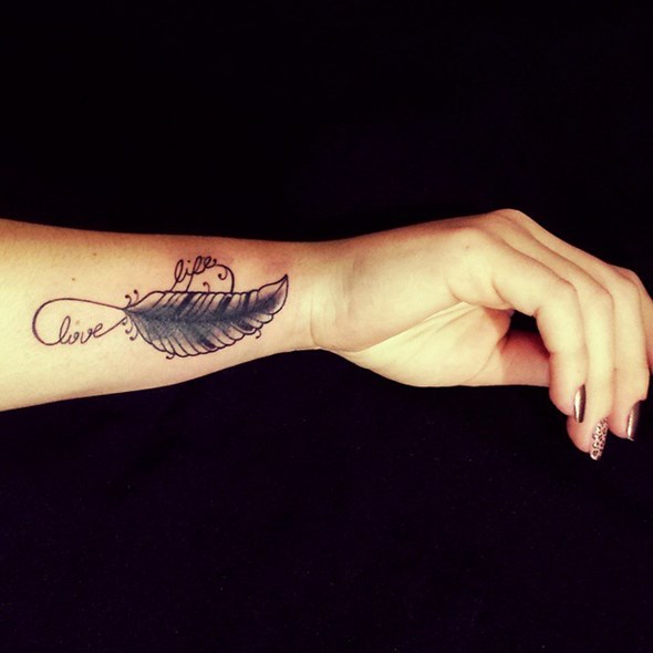 tiny-feather-tattoo-on-hand