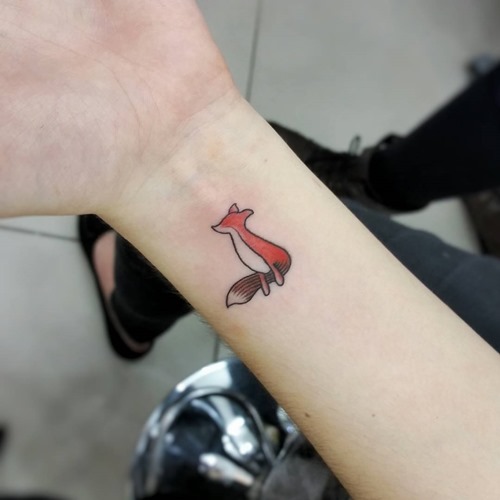 tiny-fox-tattoo-design-on-wrist