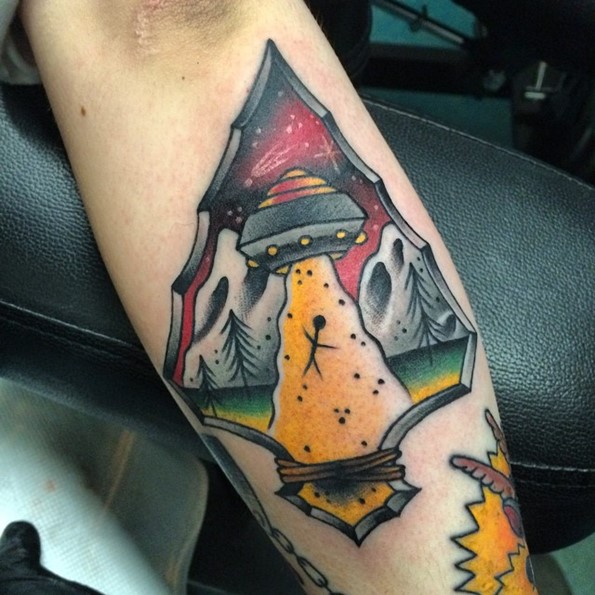 traditional-alien-tattoo-arrowhead