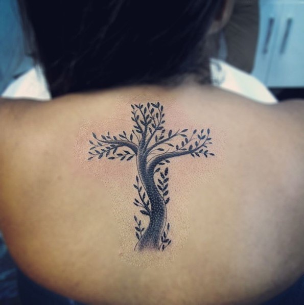 tree-cross-tattoos-on-back