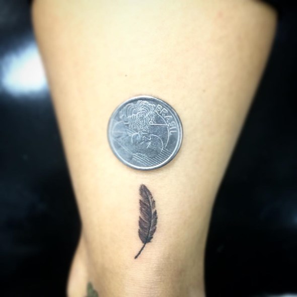 very-small-feather-tattoo-ideas