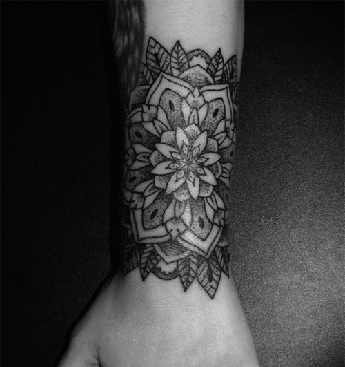 28-pretty-wrist-tattoos-for-women-and-girls-11