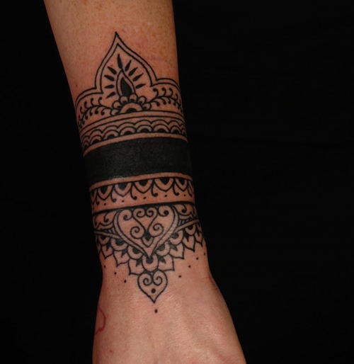 28-pretty-wrist-tattoos-for-women-and-girls-15