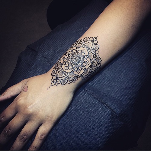 28-pretty-wrist-tattoos-for-women-and-girls-19