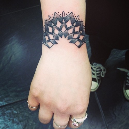 28-pretty-wrist-tattoos-for-women-and-girls-20