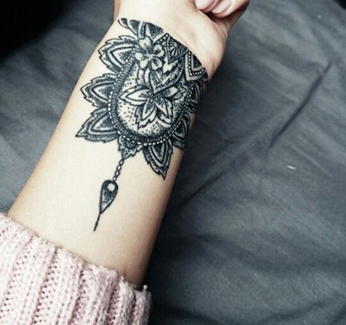 28-pretty-wrist-tattoos-for-women-and-girls-24