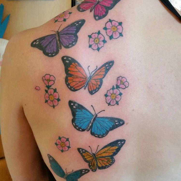 butterfly-tattoos-with-small-flowers