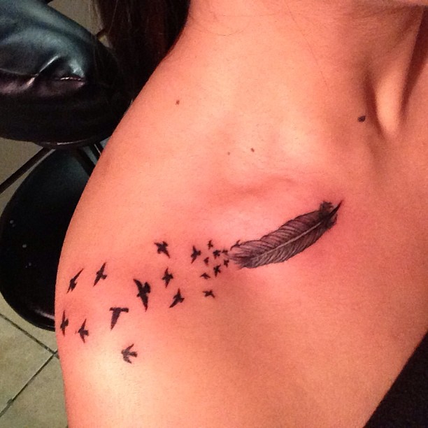 feather-and-birds-collar-bone-tattoos