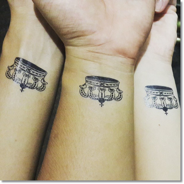 small-crown-tattoo-for-best-friend-and-sisters