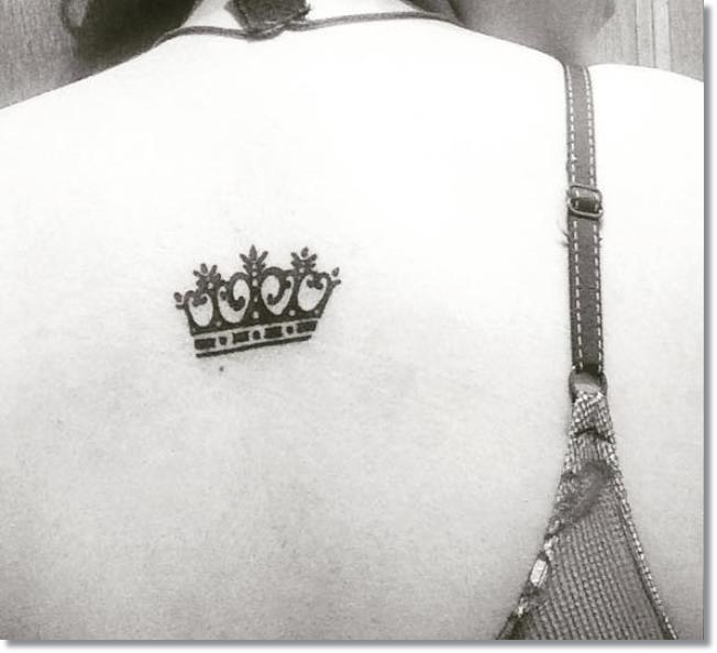 small-crown-tattoos-for-women-19