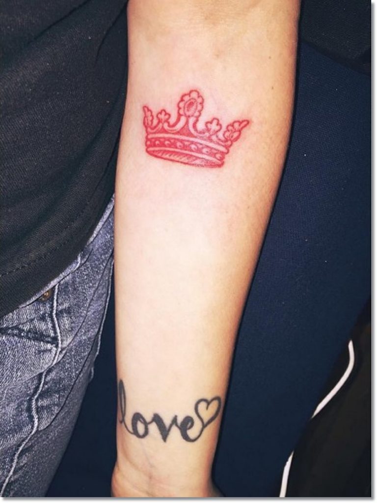 small-crown-tattoos-for-women-27-768x1023