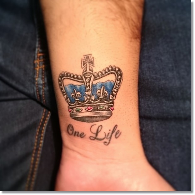 small-crown-tattoo-on-wrist-with-quote