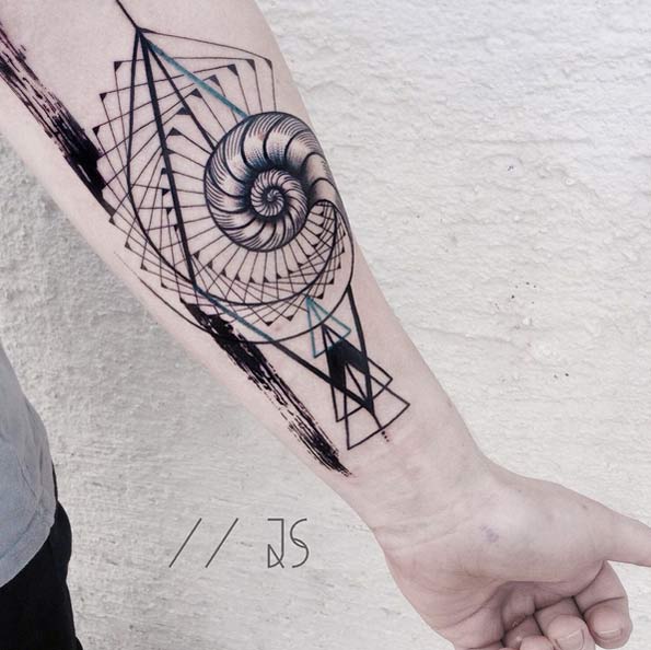 abstract-nautilus-tattoo
