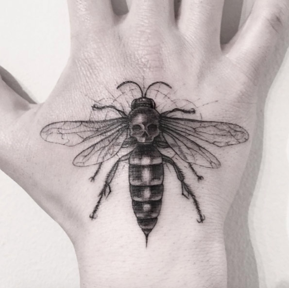 bee-tattoo-hand