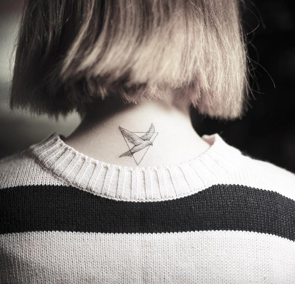 bird-back-neck-tattoo
