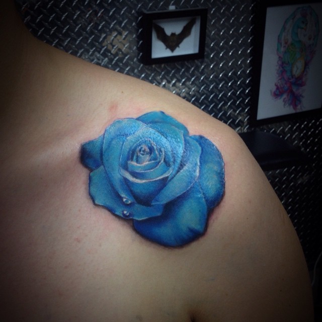 blue-rose-collar-bone-tattoo