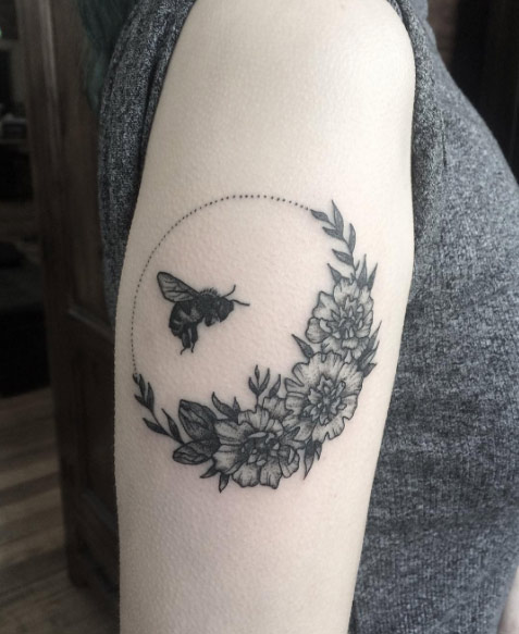 circular-bee-tattoo