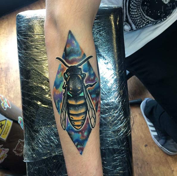 cosmic-bee-tattoo