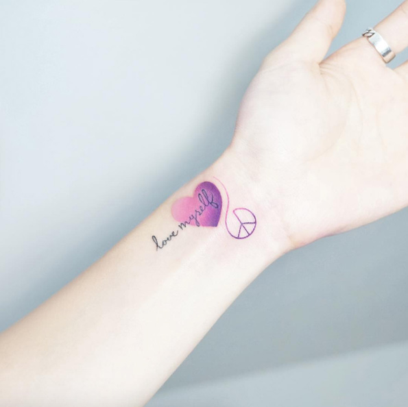 cute-wrist-tattoo