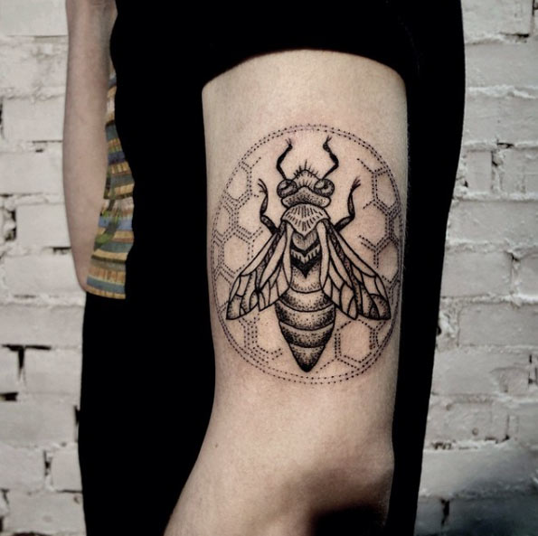 dotwork-bee-tattoo-2