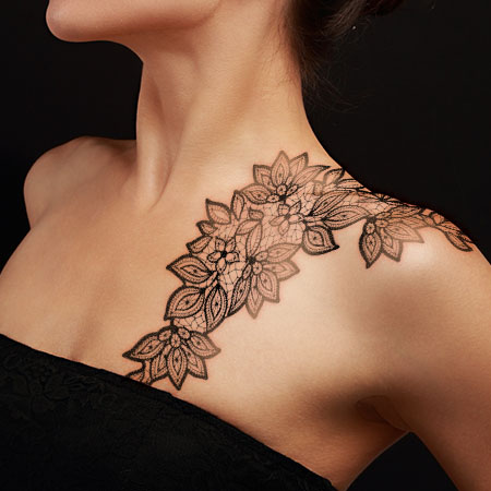 lace-tattoo-on-collarbone